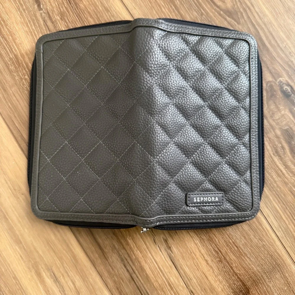 Sephora Quilted Grey Faux Leather Makeup Brush Travel Organizer Case Zip Around